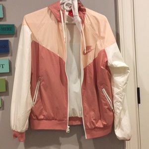 NIKE WIND BREAKER